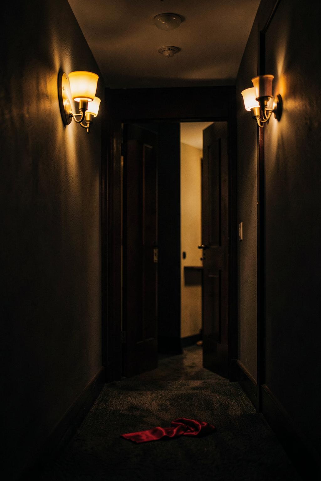 The 2AM alibi case artwork